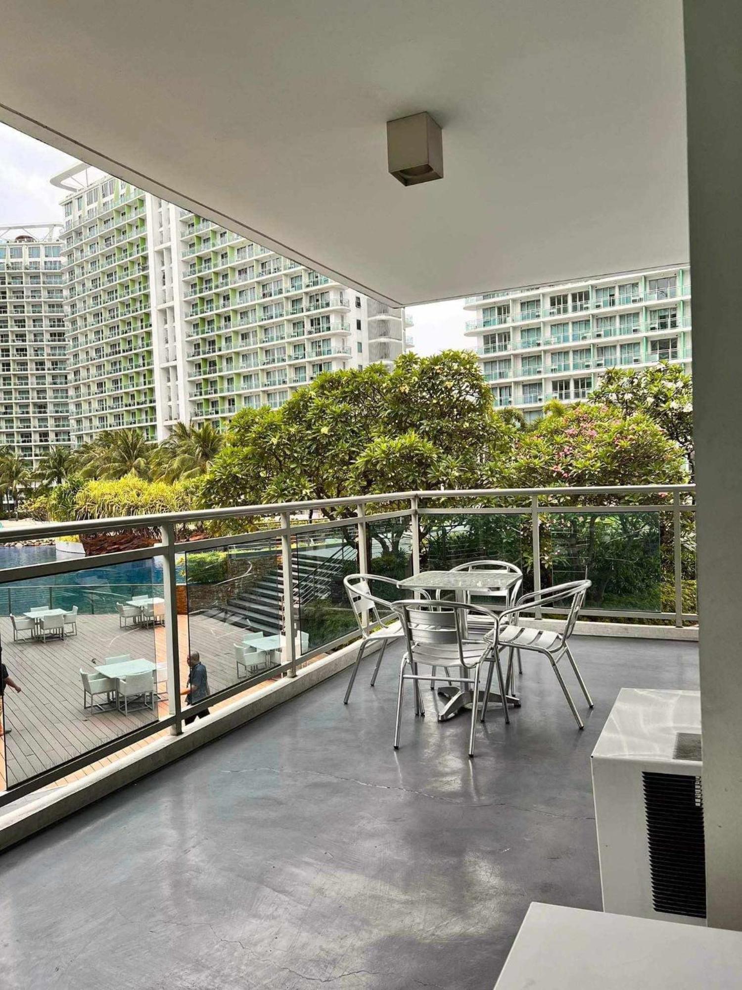 Condominium Units in Azure Beach Resort Residences Manila Exterior foto