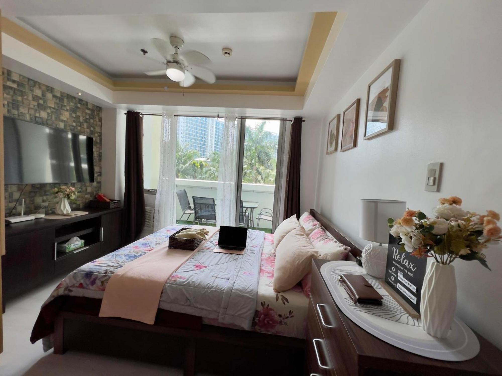 Condominium Units in Azure Beach Resort Residences Manila Exterior foto