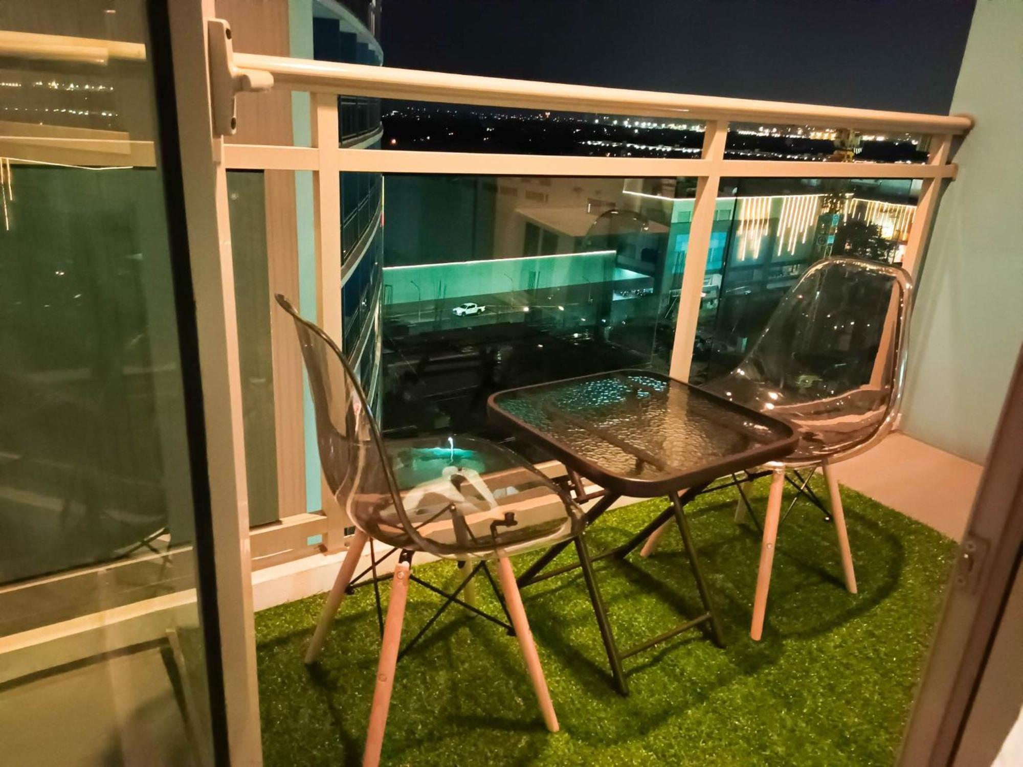 Condominium Units in Azure Beach Resort Residences Manila Exterior foto