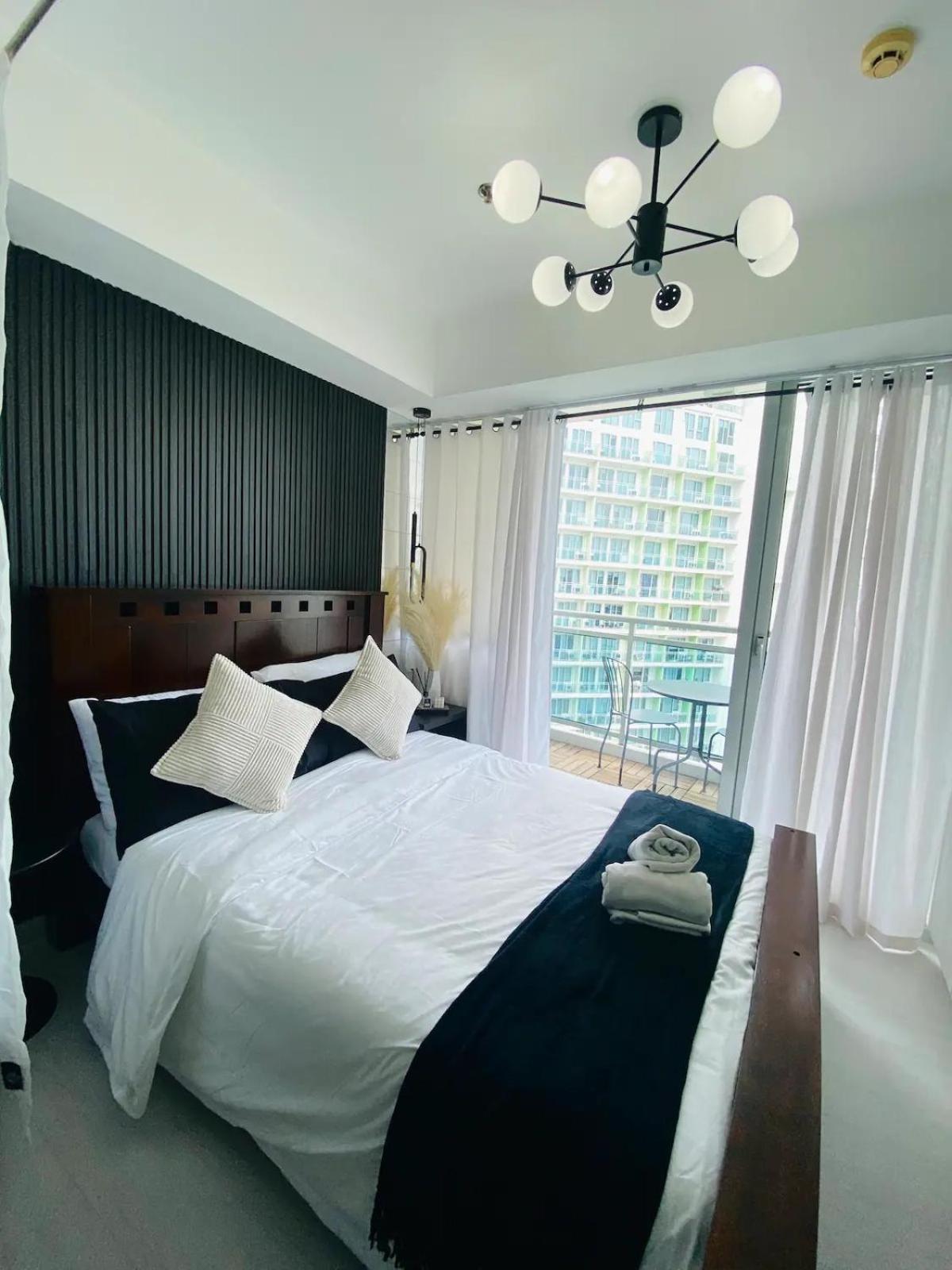 Condominium Units in Azure Beach Resort Residences Manila Exterior foto