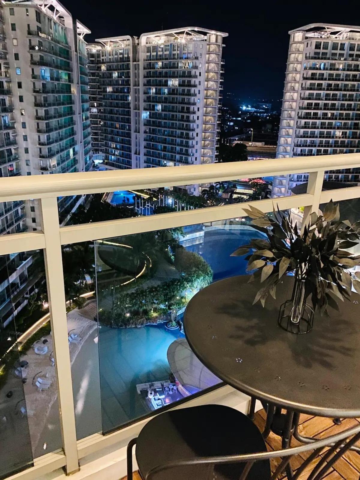 Condominium Units in Azure Beach Resort Residences Manila Exterior foto